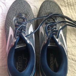 Ghost brooks size 8 medium D width